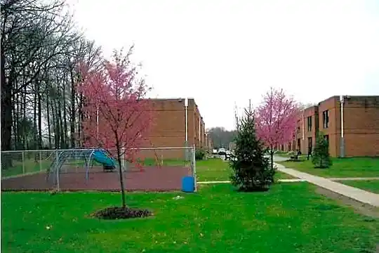 Bristol Gardens Photo 1