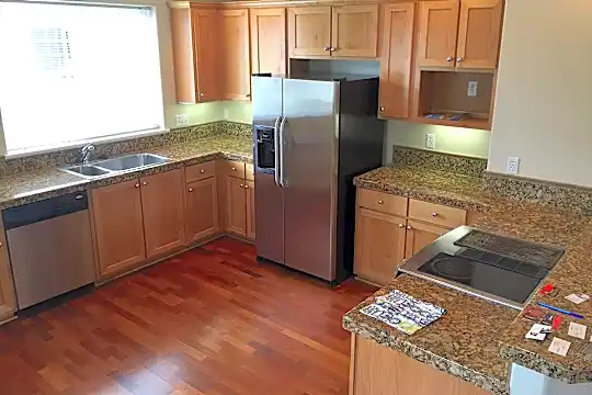 10382 SW Hollyridge Ln Photo 1