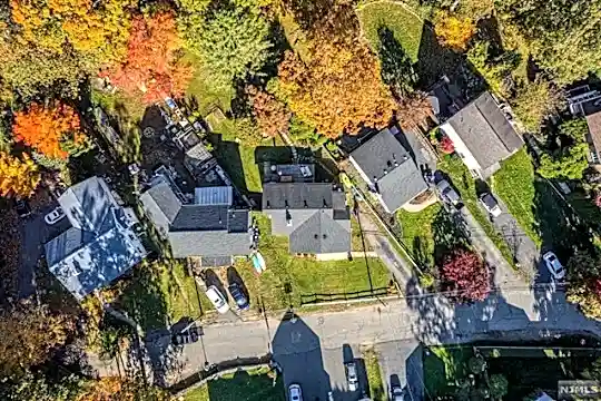 6 Elizabeth Pl Photo 2