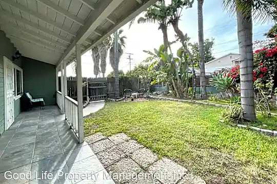 2647 Grange St Photo 2