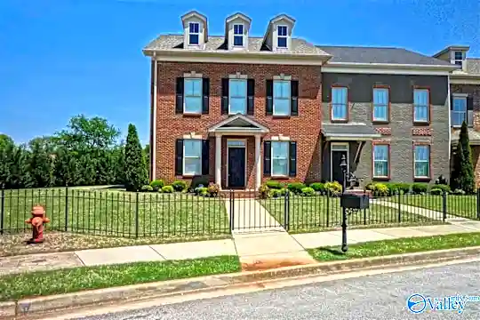 120 Park Square Ln Photo 1
