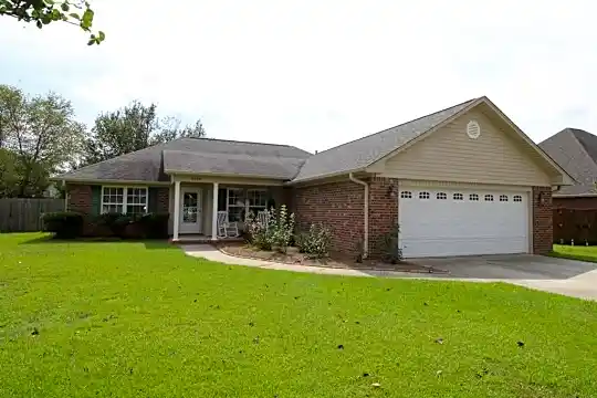 2620 Foxcroft Cir Photo 1