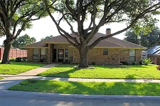 6009 Norfolk Dr Photo 1