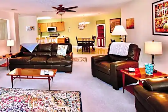 4305 Lotus Ct Photo 2