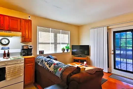 104 W Main St Photo 2