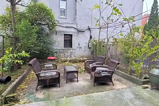 621 Macon St Photo 1
