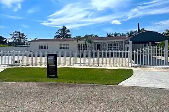 9600 SW 164th St Photo 1