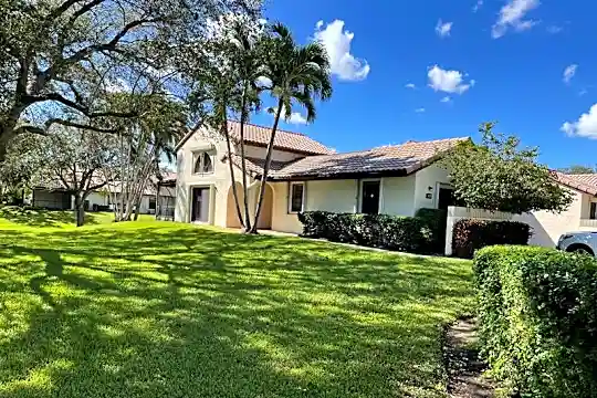 420 Ashwood Pl Photo 1
