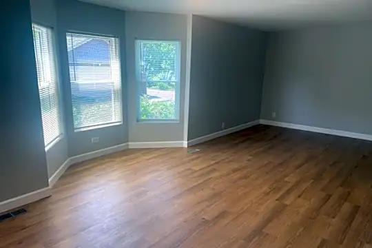 4422 S Emerald Ave Photo 2