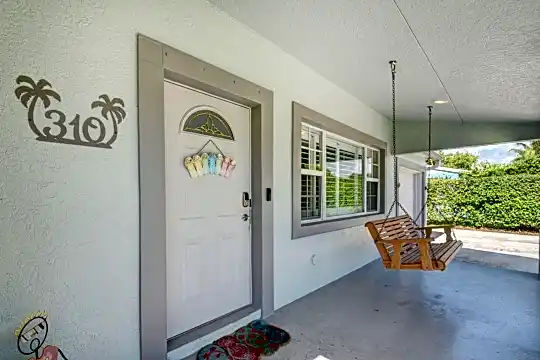 310 Gulfstream Dr Photo 2
