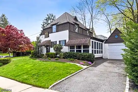 869 Ridgewood Rd Photo 2