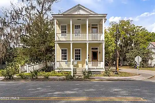914 Charles St Photo 1