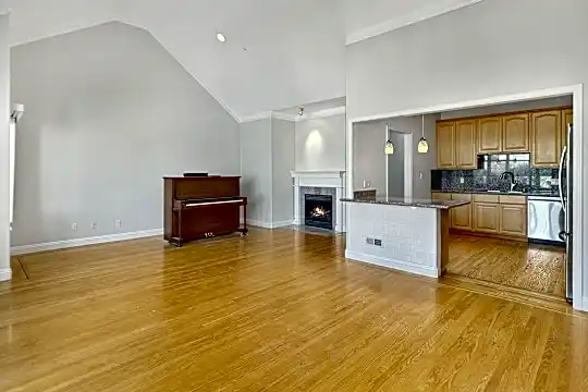 70 Miriam St Photo 2