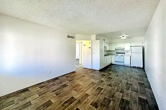 5770 S Jeanette Blvd Photo 2