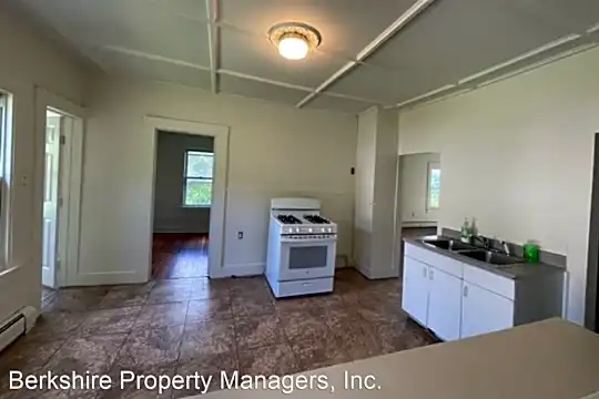 21 Lyman St Photo 2