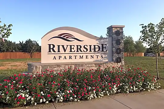 Riverside Apartments Photo 2