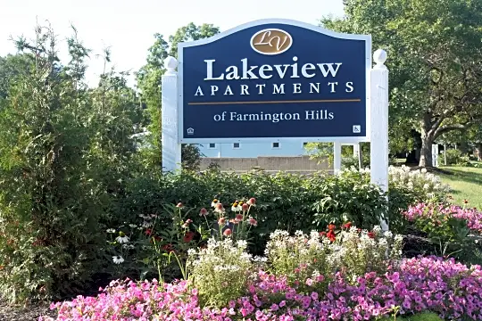 Lakeview Apartments of Farmington Hills Photo 2