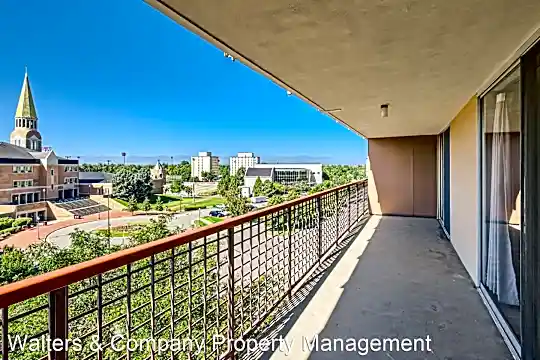 2225 Buchtel Blvd Unit #606 Photo 1