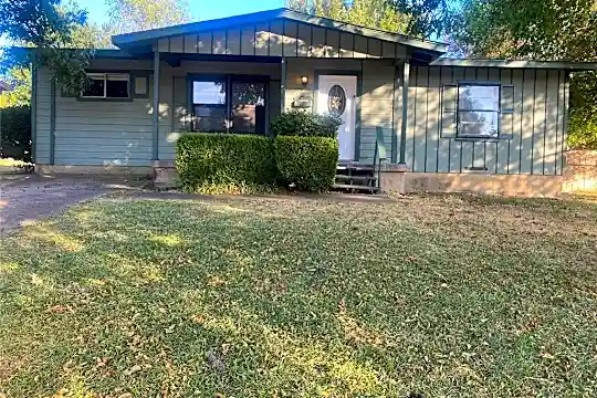 2032 Delano Dr Photo 1