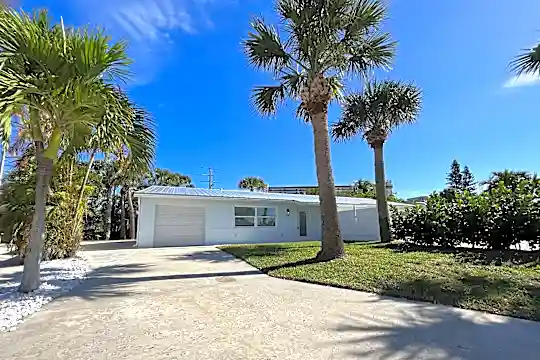 110 N Las Olas Dr Photo 2