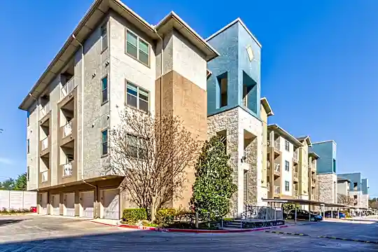 Bel Air on Maple Photo 2