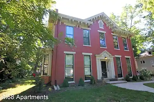 304 S Summit St Photo 1