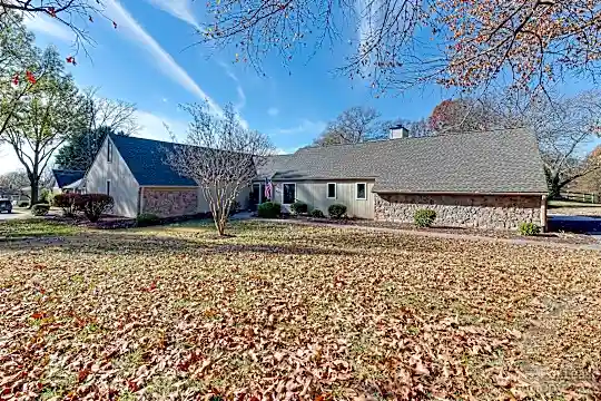 8300 Raintree Ln Photo 1