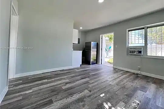 2901 NW 18th St #26 Photo 1