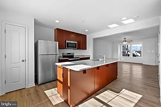 496 N Burhans Blvd Photo 2