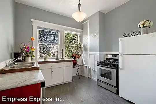 1119 Leavenworth St Photo 2