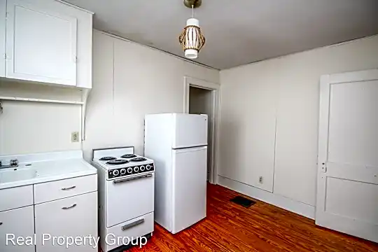 1410 Anthony St Photo 2