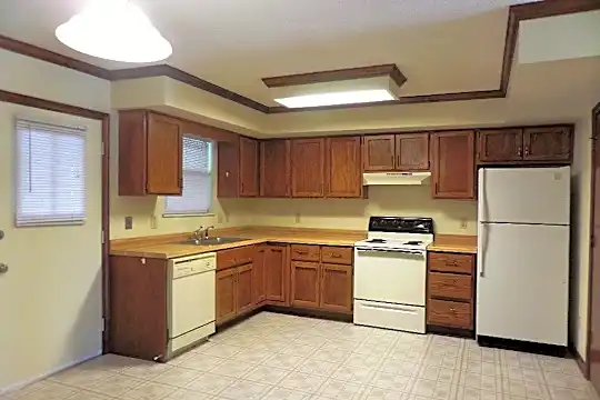 100 Hampshire Cir Photo 2