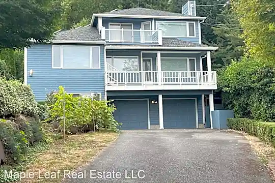9009 45th Ave NE Photo 1
