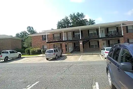 White Columns Apartments Photo 1