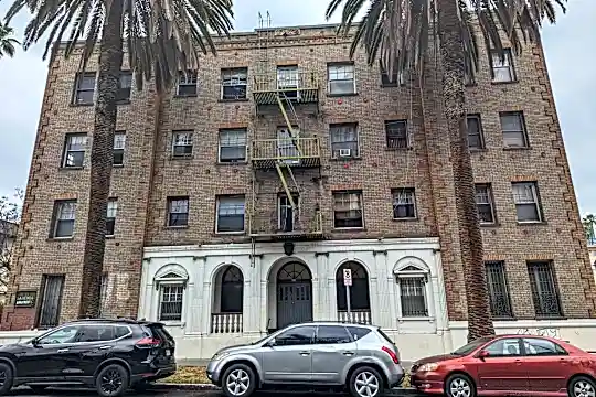 400 S Kenmore Ave Photo 1