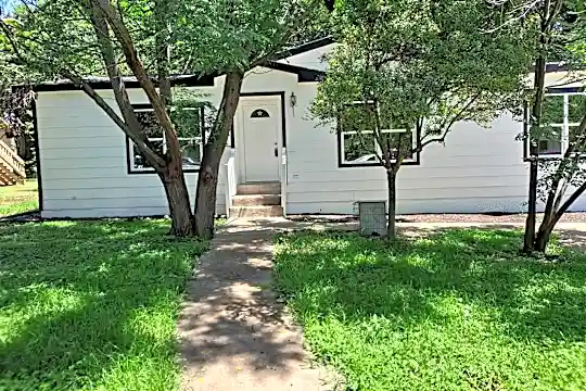 310 Hackberry Ln Photo 1