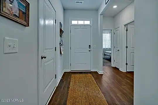 1572 Murre Ct SE Photo 2