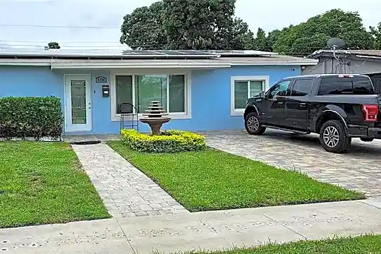 6700 NW 24th Pl Photo 1