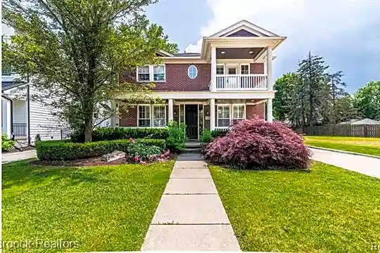 520 Catalpa Dr Photo 1