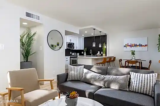 8649 E Royal Palm Rd #121 Photo 2