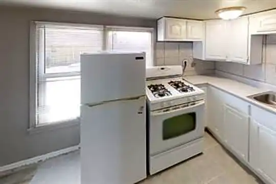 2343 E Boulder St Photo 2