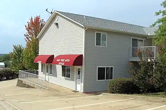 Oak Tree Apartments Photo 2
