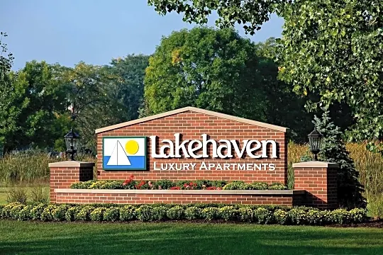 Lakehaven Apartments Photo 2
