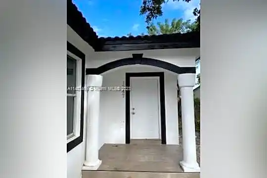 1247 NW 28th St #2 Photo 1