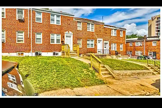 3704 W Franklin St Photo 2