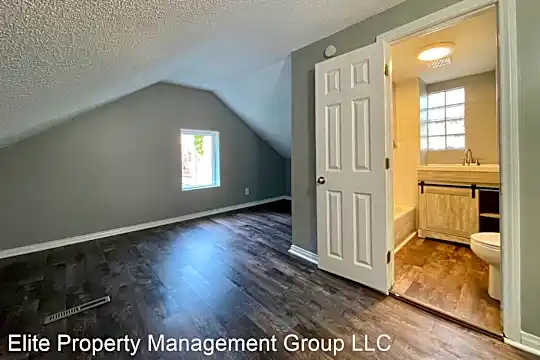 122 Manitoba Ave W Photo 1