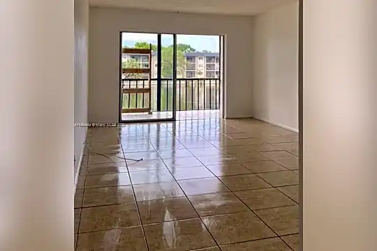 7901 S Colony Cir #204 Photo 2