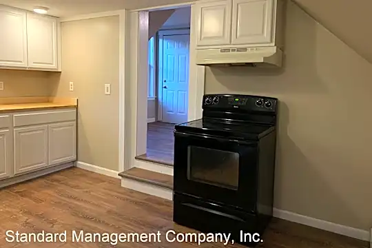 28 Oak St Photo 2