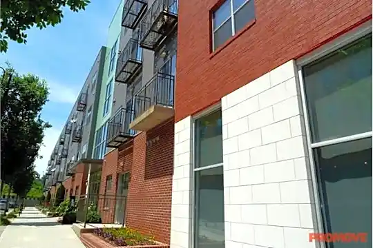 240 N Highland Ave NE Photo 1