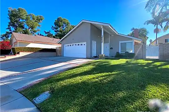 14862 Laurelgrove Cir Photo 2